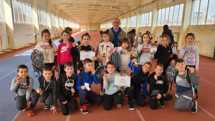 Над 60 деца от 1 и 2 клас се включиха в Ученическа купа Варна 2023