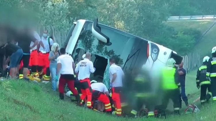 В Унгария: Автобус с полски туристи от България се обърна в канавка