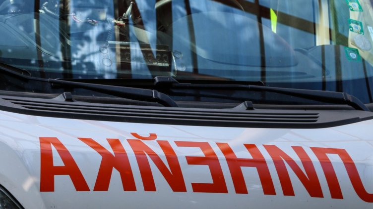 Петима ранени на пътя при челен сблъсък