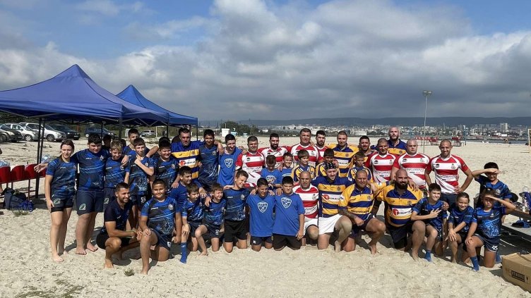 Варна се превърна в арена на двубоите от турнира по плажно ръгби