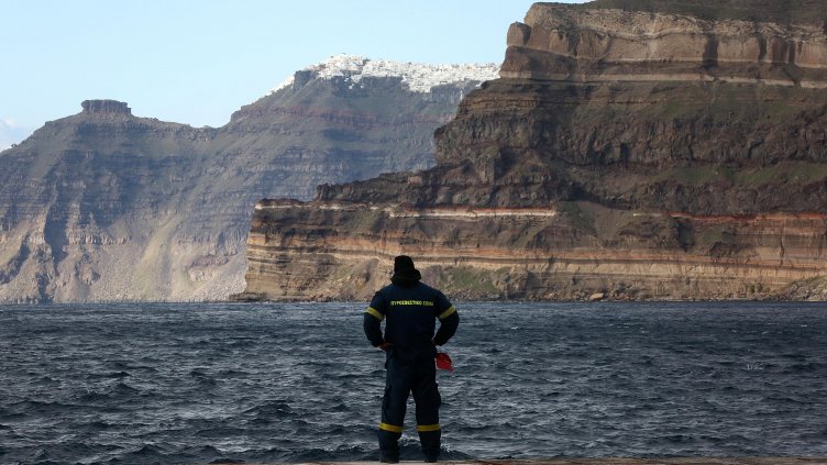 Проучване предвижда реална възможност за цунами край Санторини