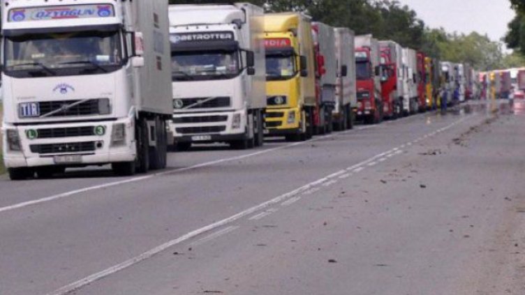 1000 тира срещу Макрон: Блокада от камиони за срещата  ЕС - Западни Балкани в София  