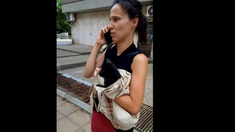 Варненка откупи живота на коте, вързано в торба от бездомник (ВИДЕО)