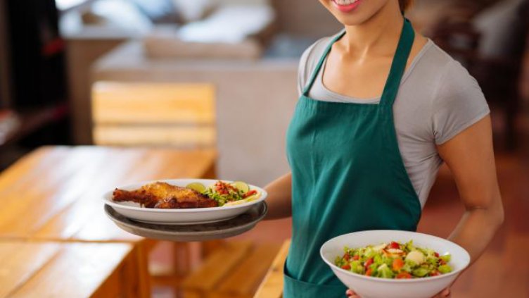 Във Варненско наетите в туризма непълнолетни са 2 пъти по-малко от чуждестранните работници 