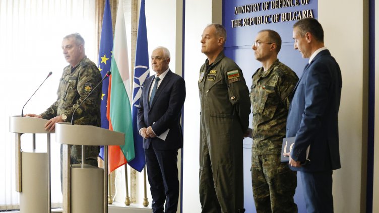 Командирът на ВВС: Има отклонение в една от системите на F16