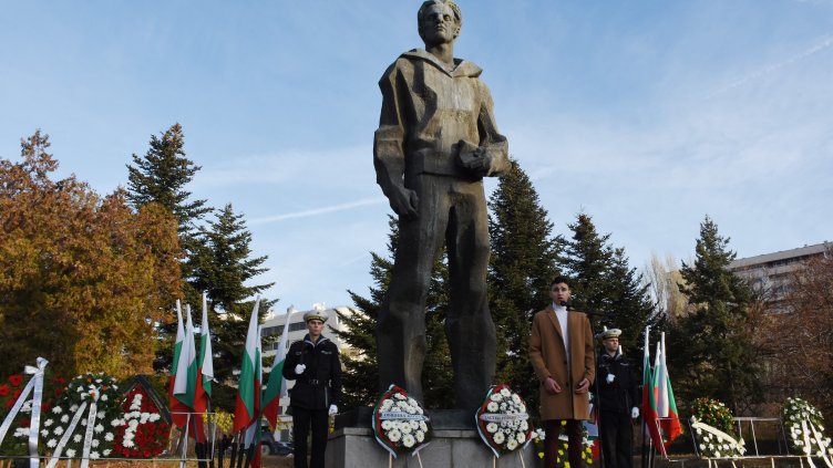 ВВМУ „Н. Вапцаров“ отбеляза своя патронен празник