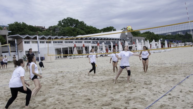 Във Варна правят турнир по плажен волейбол за ученици