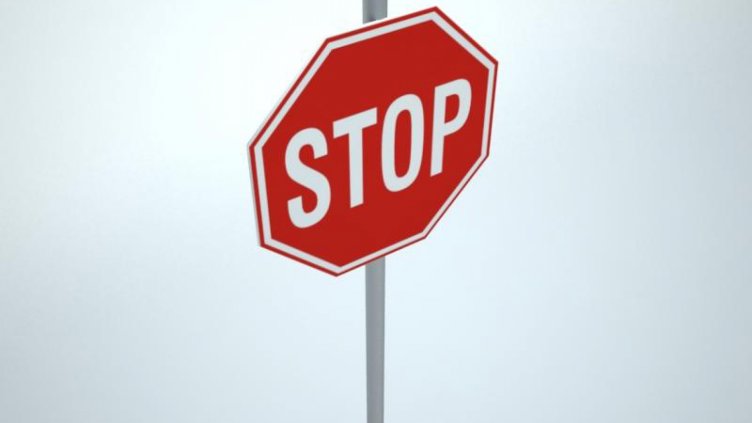 64-годишен варненец не спря на STOP и се натресе на друга кола