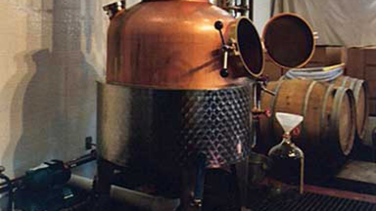 Държавата удари по домашната ракия