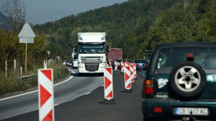 Близо 3 км е задръстването за включване по "Хемус" в посока София