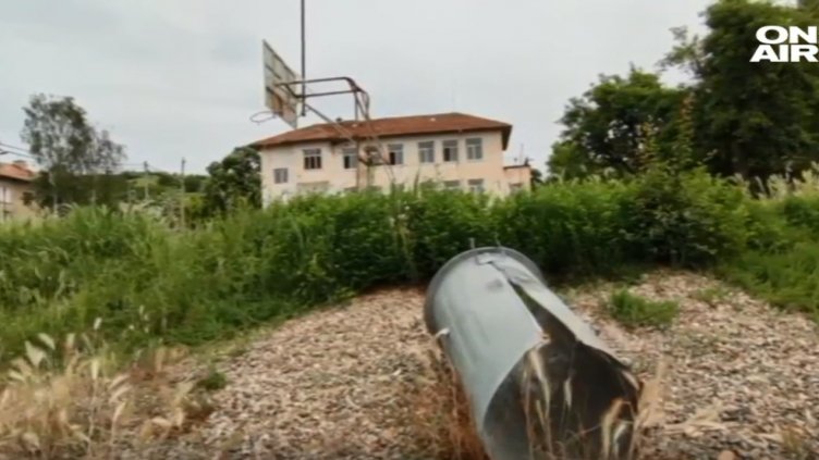 Тъжно: Тийнейджъри системно рушат училище в наше село (ВИДЕО)