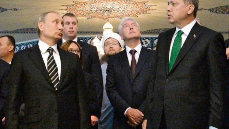 Путин заклейми ИД при откриването на голяма джамия в Москва