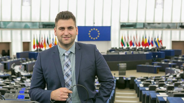 Новаков сравни пакет "Мобилност" с боксов мач