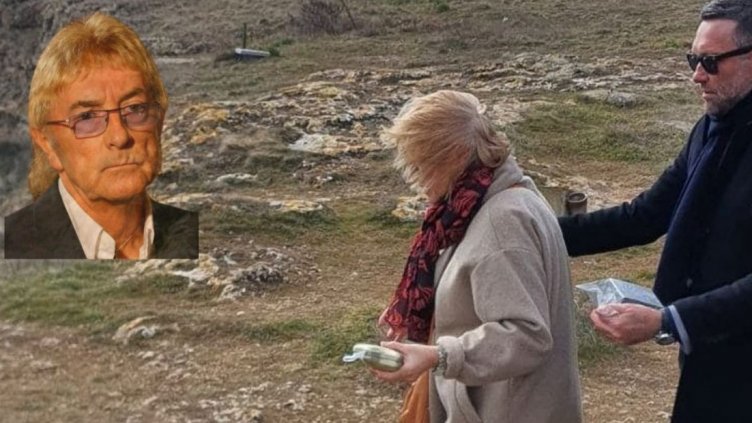 Разпръснаха праха на Джон Лоутън на Камен бряг