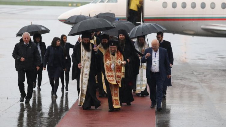 Петков изпраща "Авиоотряд 28" за благодатния огън