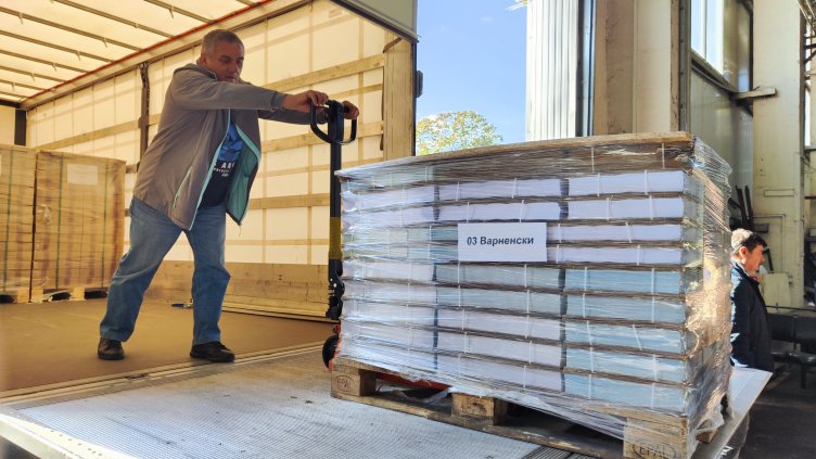 Бюлетините пристигнаха във Варна