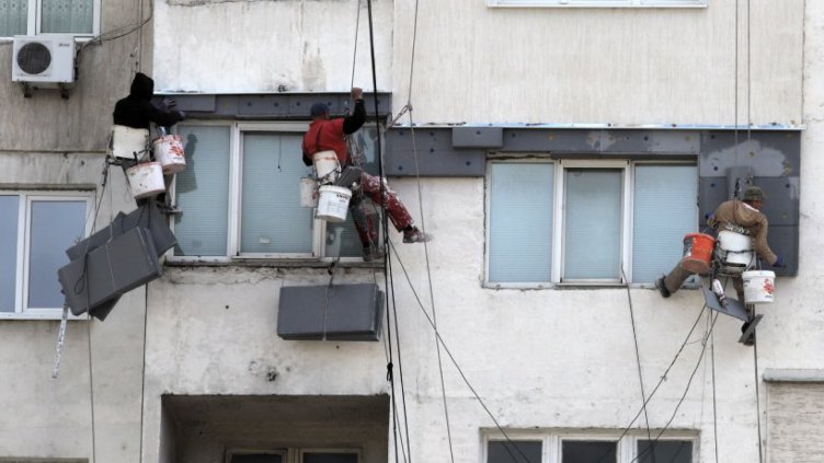 "Безплатното" саниране с варианти: Пари за бедни, самоучастие за богати