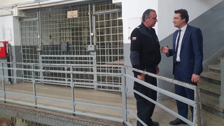 Правосъдният министър инспектира затвора във Варна (СНИМКИ)