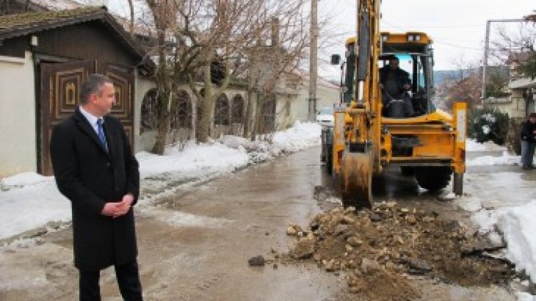 Наливат още 690 000 лв. в канализацията във "Виница"