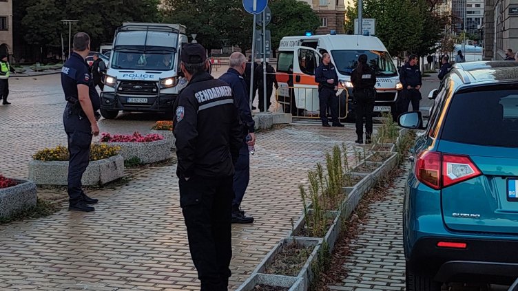 Полицай почина докато охранява протеста пред Народното събрание