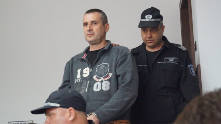 Жалба от 981 страници написа бившият полицай, убил родителите си