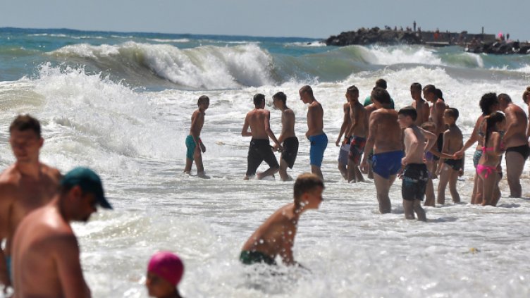 Опасно бурно море по черноморското крайбрежие