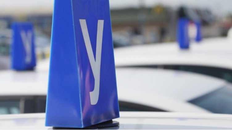 Разследват схема за издаване на шофьорски книжки