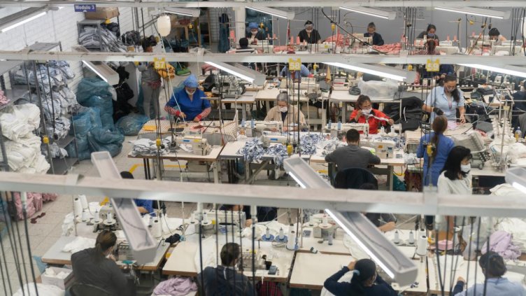 Китай срина бизнеса на родните шивачки