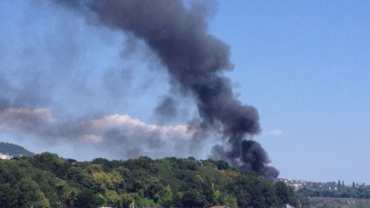 Пожар в Морската градина - заведение изгоря до основи (СНИМКИ)