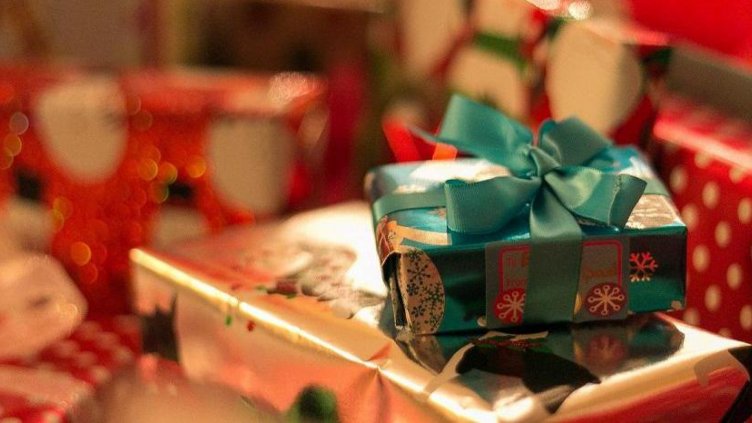 КЗП: Кога и как можем да върнем подаръците от празниците?
