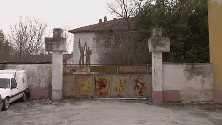 Борисов и Каракачанов се договориха за ремонт на всички казарми
