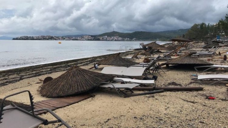 Българи съкратиха почивката си в Халкидики след мощна буря на полуострова
