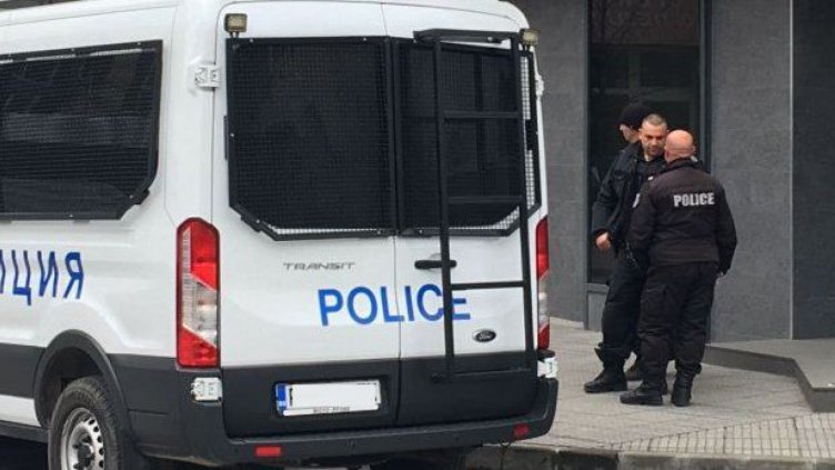 Издирван затворник оказа съпротива при ареста