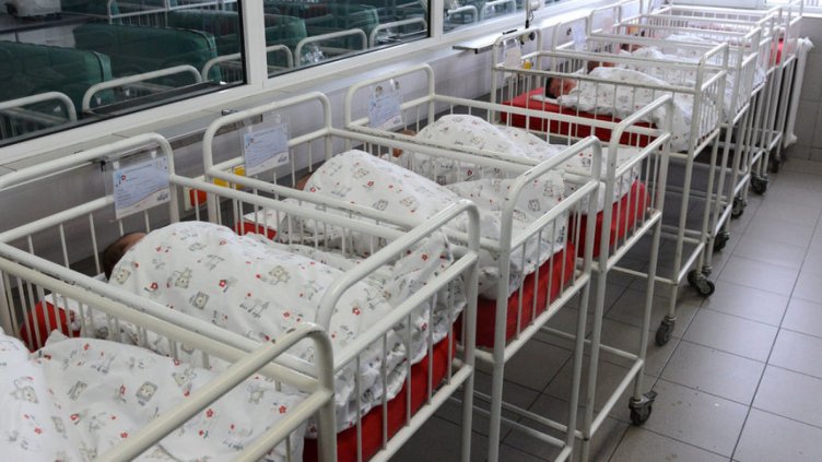 814 бебета по-малко се родиха във Варна в сравнение с 2016-а