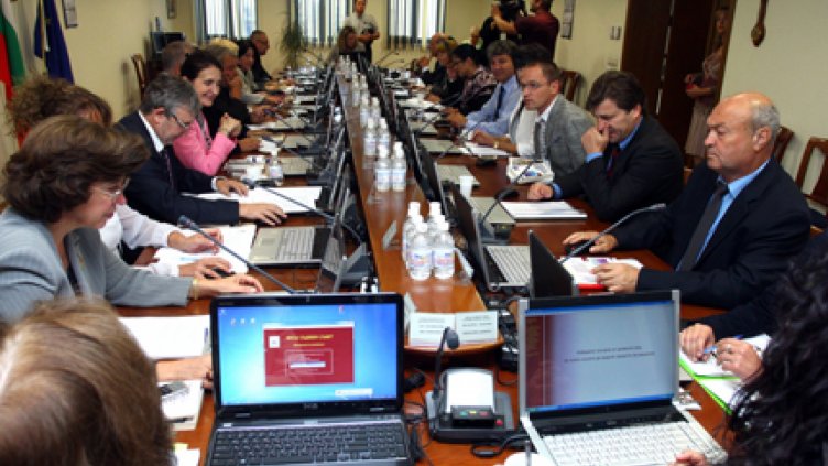 И съдиите подкрепят старите текстове за промени в Конституцията