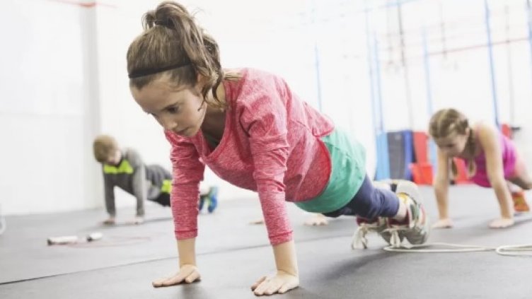 "Тренировката": 400 лицеви опори без почивка и без вода... Деца в болница