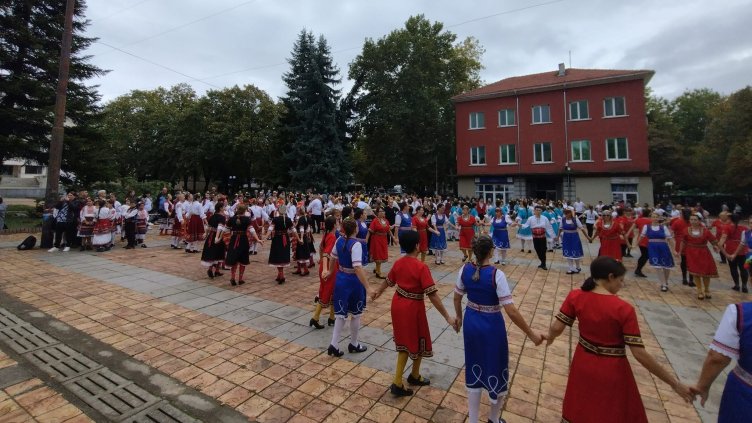 Състави от Варненско взеха участие в националния фестивал "Автентични ритми"