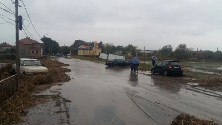 Областният управител на Бургас след потопа: Това, което видях, е унищожително