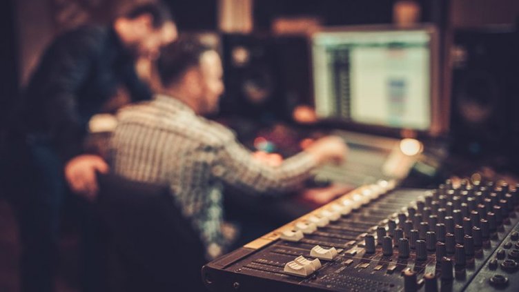 Стартират два конкурса за миксиране на фолклор, електронна и класическа музика във Варна