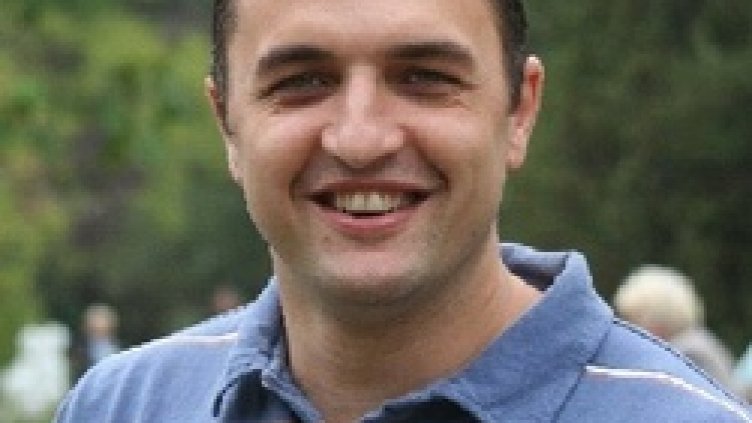 Варненец пое националите по плуване на Саудитска Арабия