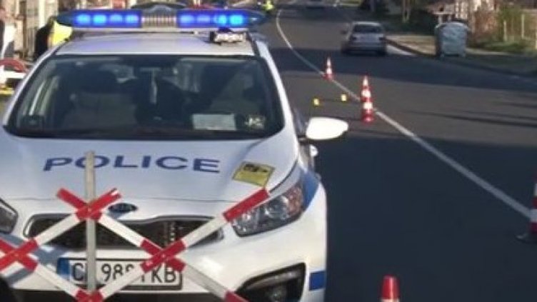 Тир се обърна на пътя Русе - Бяла