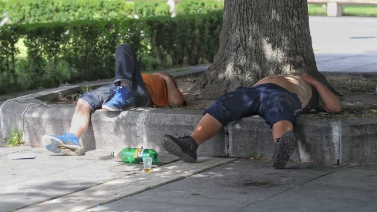 Горещ старт на седмицата и градуси до морните 36. От срядата – хлад и дъжд