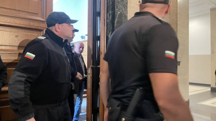 Пуснаха на свобода прокурора от Перник - не бил пребил жена си