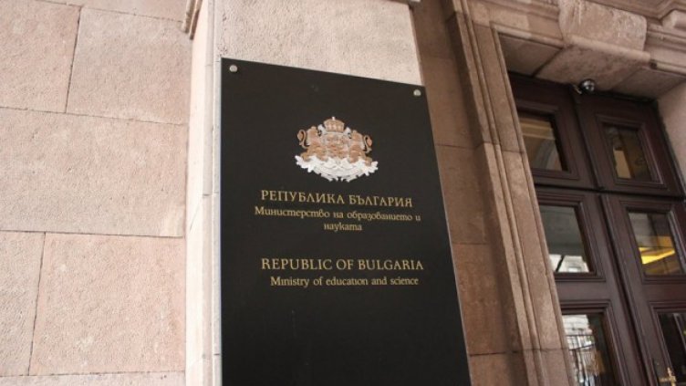 МОН: Утре няма да се учи в цялата страна