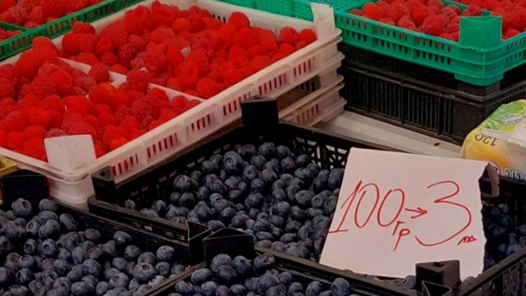 Далавера на пазара: Продават малини и къпини "евтино", но цената е само за 100 грама