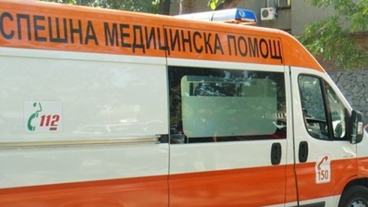 Камион се блъсна в бетонна стена на пътя Белослав - Девня