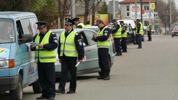 За два часа пътна полиция блокира Аспарухов мост