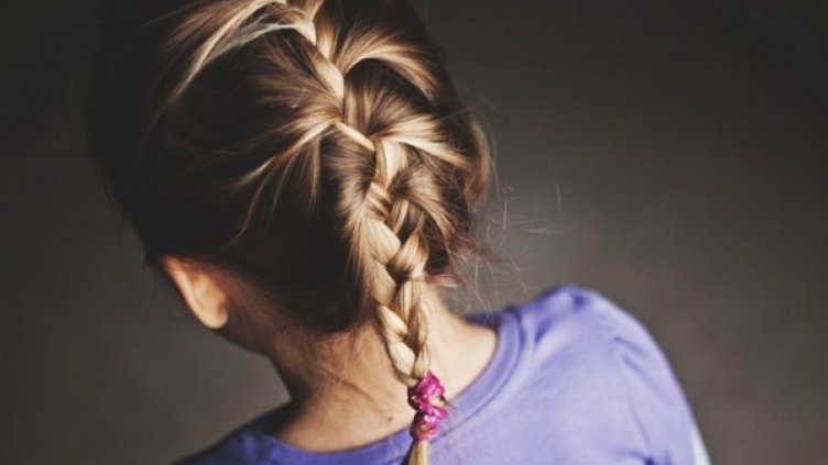 Уволниха "възпитателката", която вдигна дете за косата