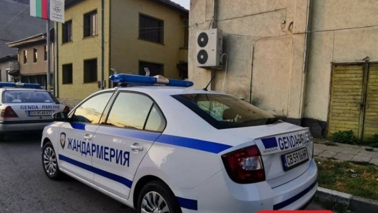 Драма на пътя: Издирвана девойка спря преди катаджии и хукна да бяга