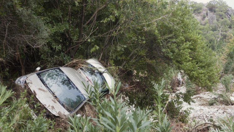 Кьоркютук пияна шофьорка се преобърна по таван край Добрич